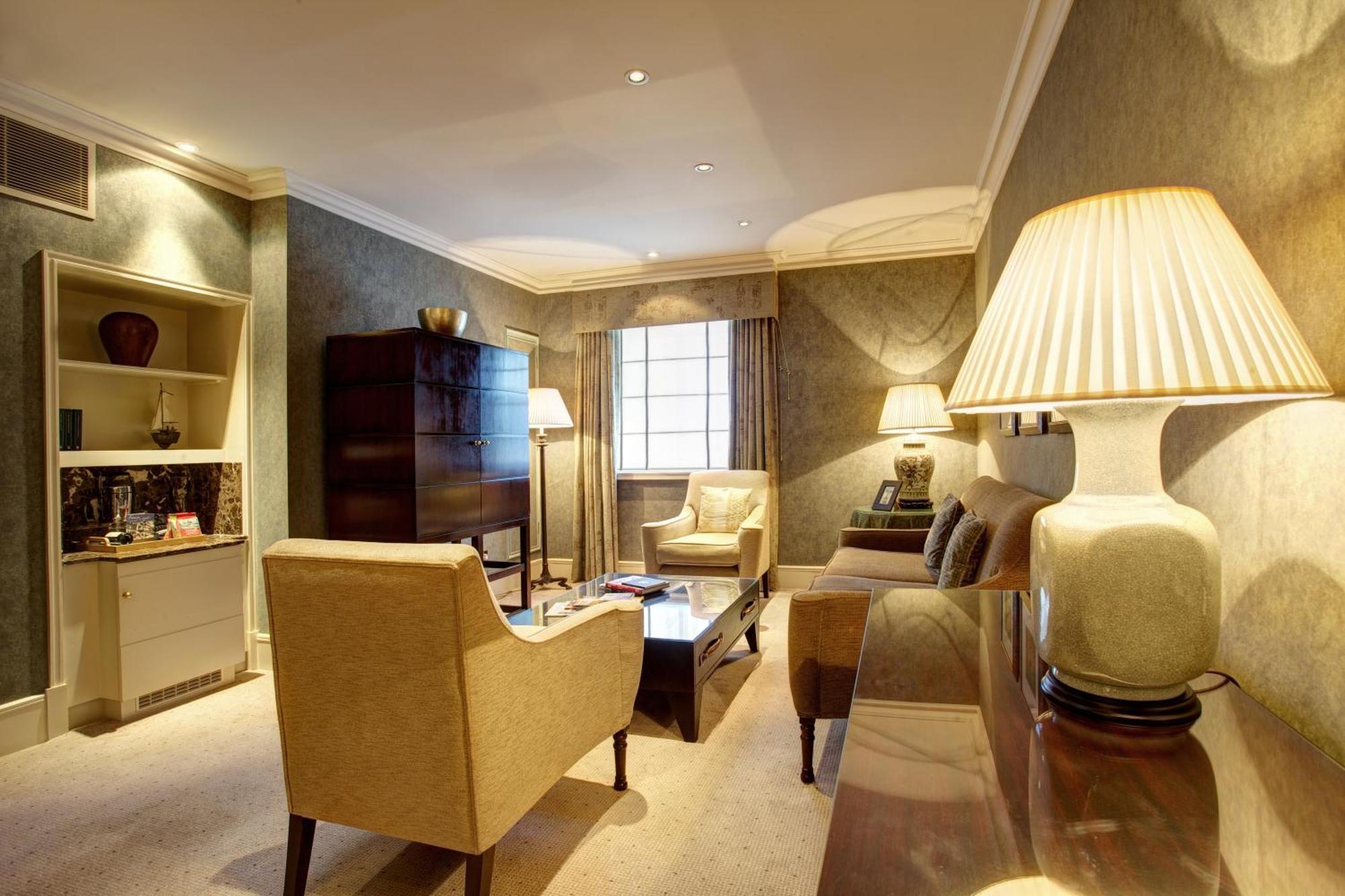 The Chester Grosvenor Luaran gambar The interior of a suite at the hotel