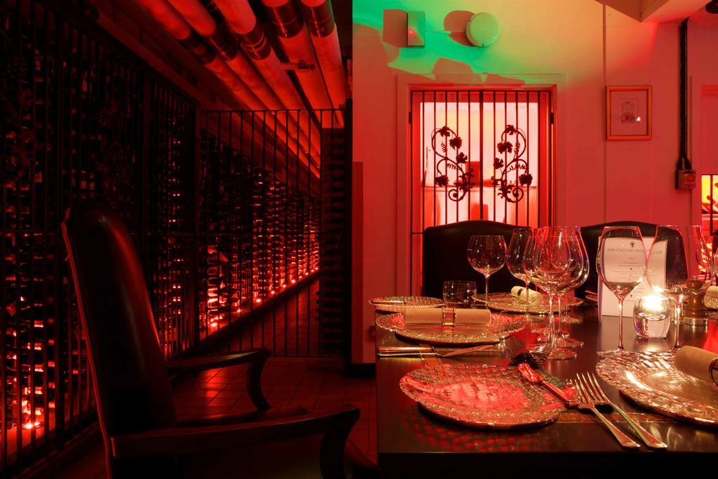 The Chester Grosvenor Luaran gambar Wine cellar