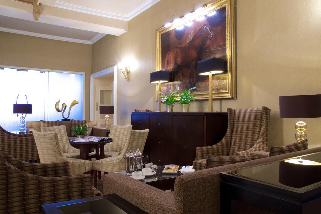 The Chester Grosvenor Luaran gambar The interior of the hotel